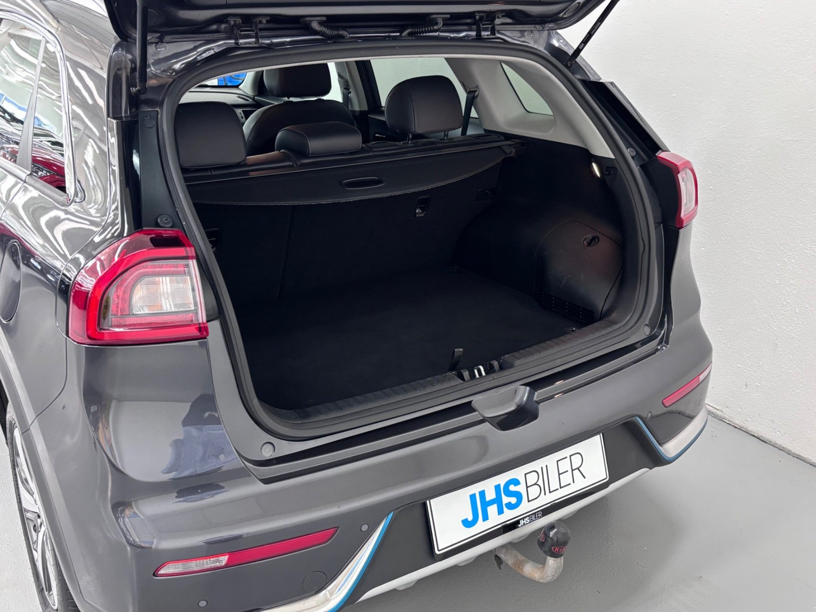 Grå Kia Niro fra 2019