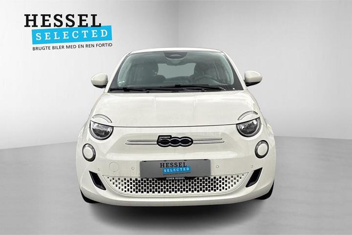 Hvid Fiat 500e fra 2024
