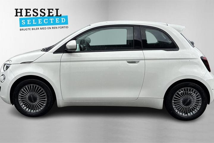 Hvid Fiat 500e fra 2024