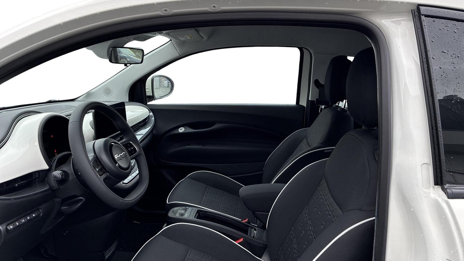 Hvid Fiat 500e fra 2024
