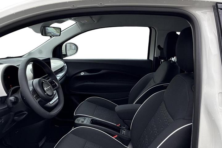 Hvid Fiat 500e fra 2024