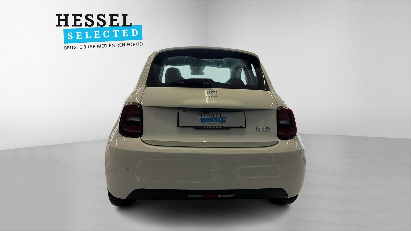 Hvid Fiat 500e fra 2024