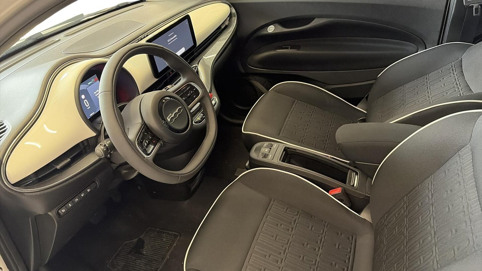 Hvid Fiat 500e fra 2024