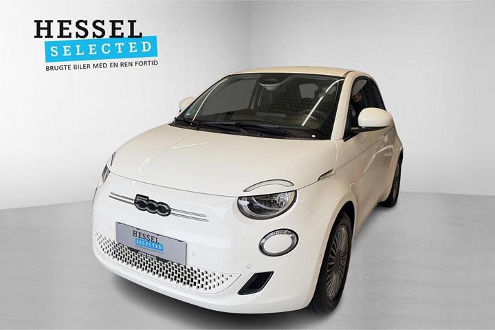Hvid Fiat 500e fra 2024