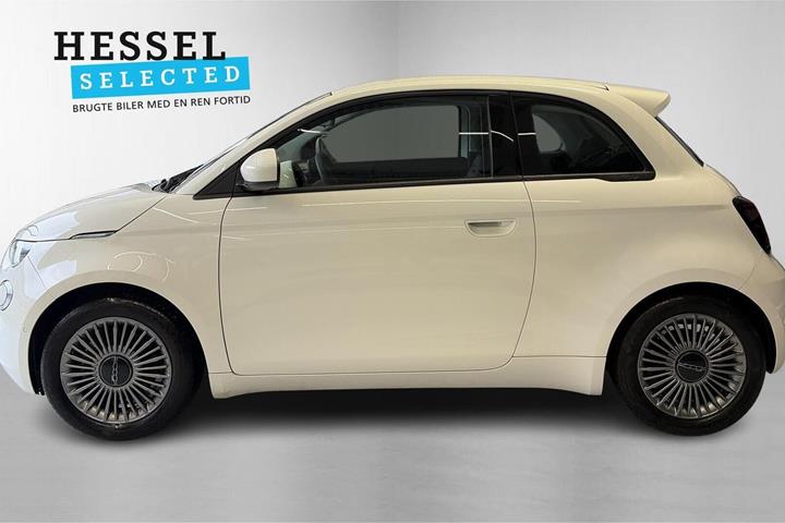 Hvid Fiat 500e fra 2024