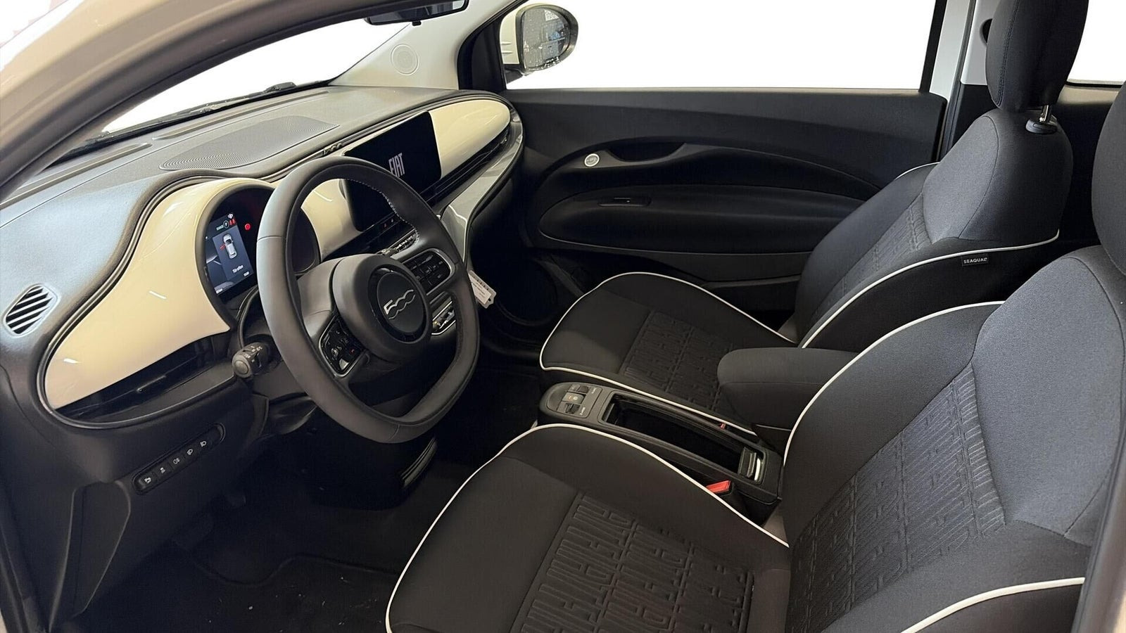 Hvid Fiat 500e fra 2024