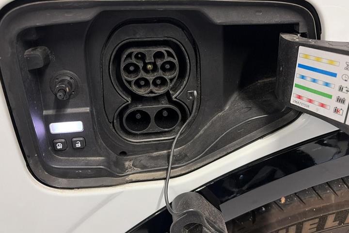 Hvid Renault Megane E-Tech fra 2023