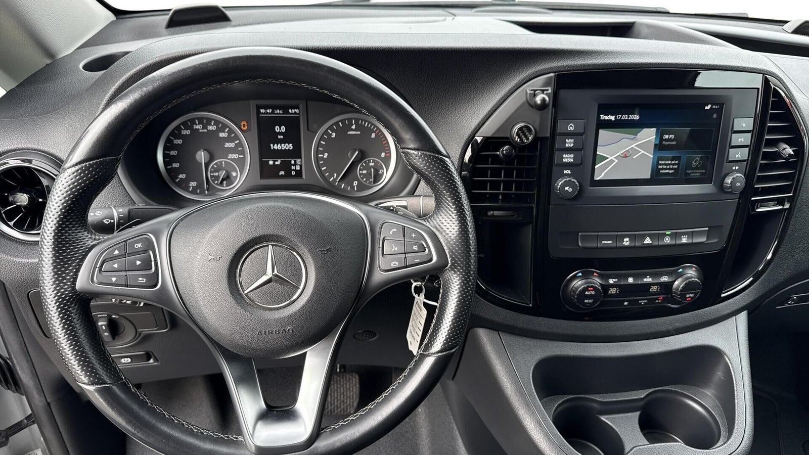 Hvid Mercedes Vito 114 fra 2022