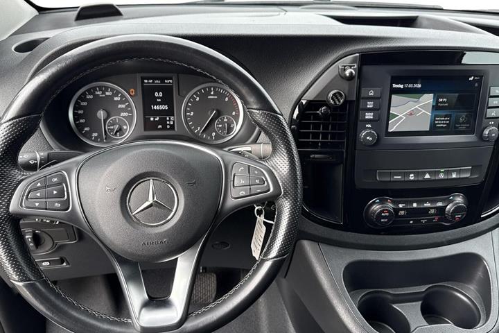 Hvid Mercedes Vito 114 fra 2022