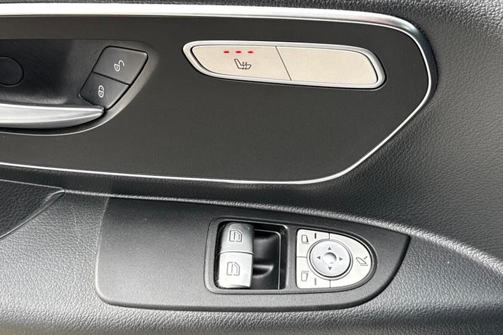 Hvid Mercedes Vito 114 fra 2022