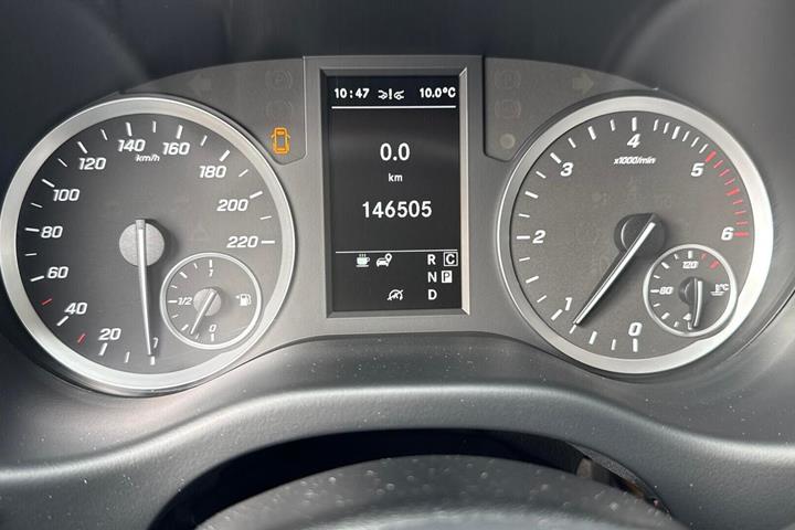 Hvid Mercedes Vito 114 fra 2022