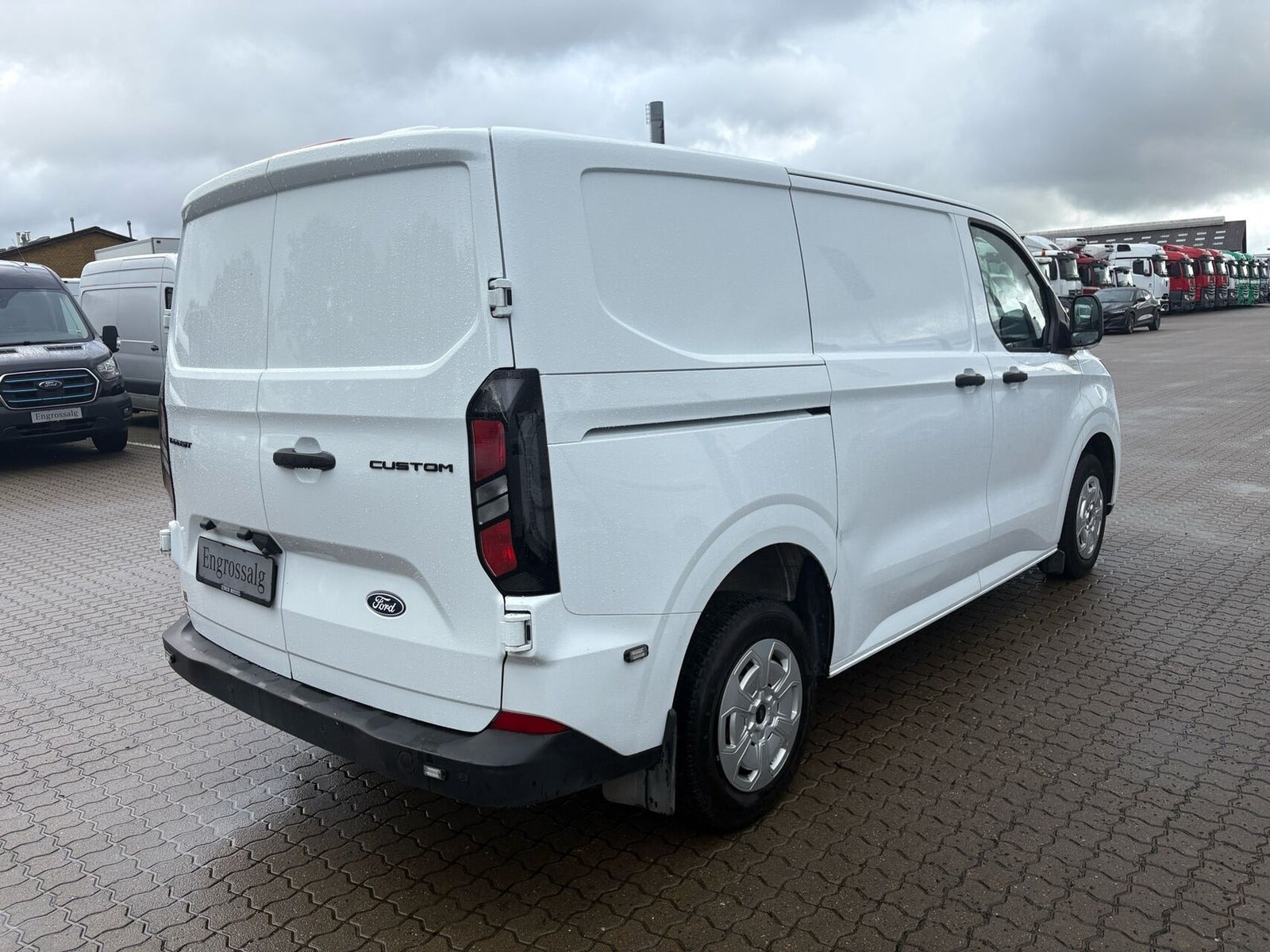 Hvid Ford Transit Custom 320 L1 fra 2025