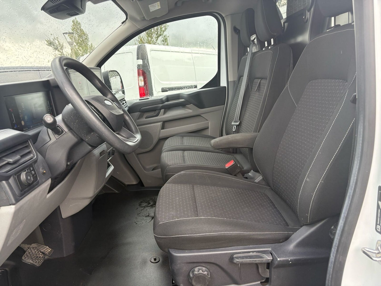Hvid Ford Transit Custom 320 L1 fra 2025