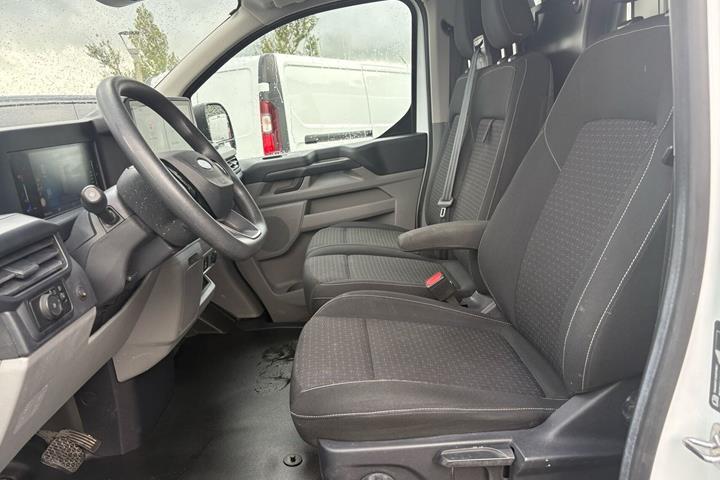 Hvid Ford Transit Custom 320 L1 fra 2025