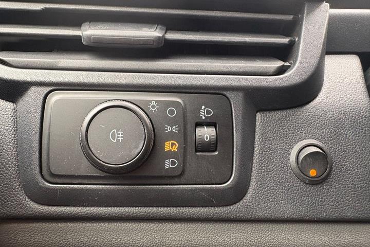 Hvid Ford Transit Custom 320 L1 fra 2025