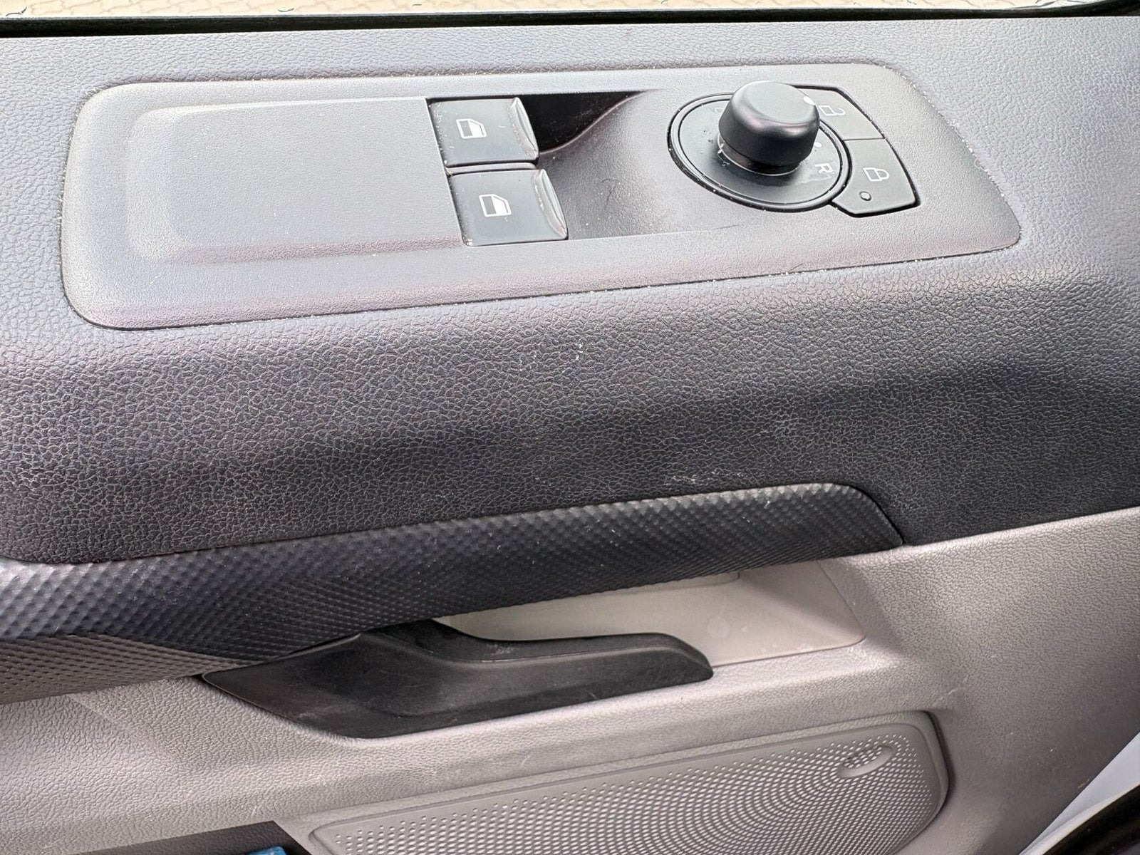 Hvid Ford Transit Custom 320 L1 fra 2025