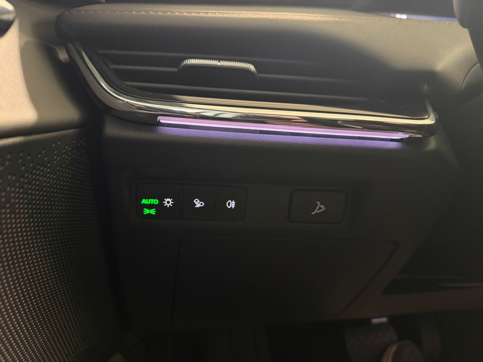 Hvid Skoda Enyaq fra 2022