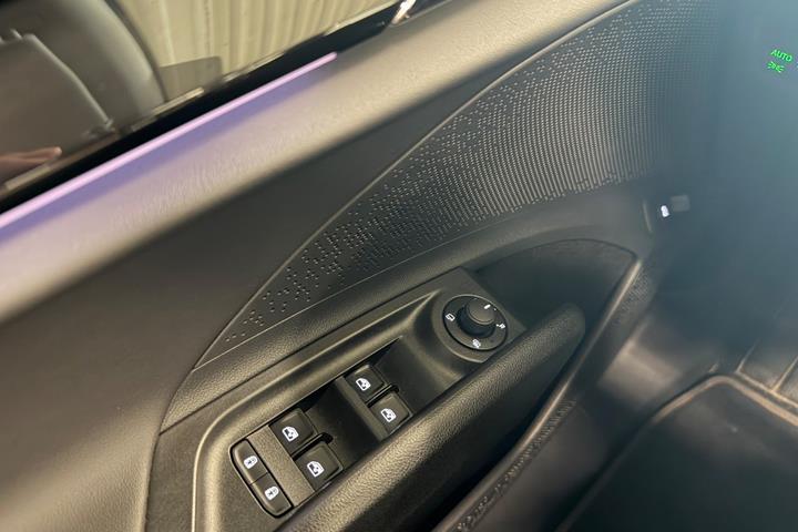 Hvid Skoda Enyaq fra 2022