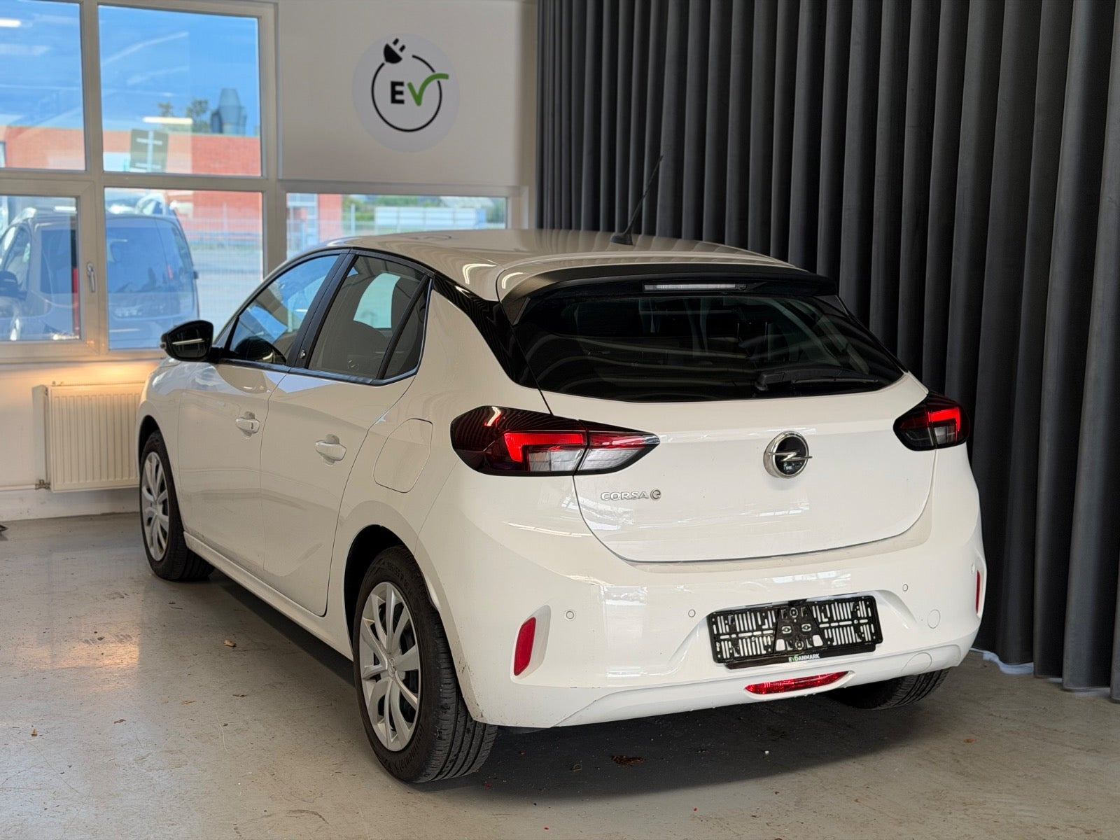 Hvid Opel Corsa-e fra 2020