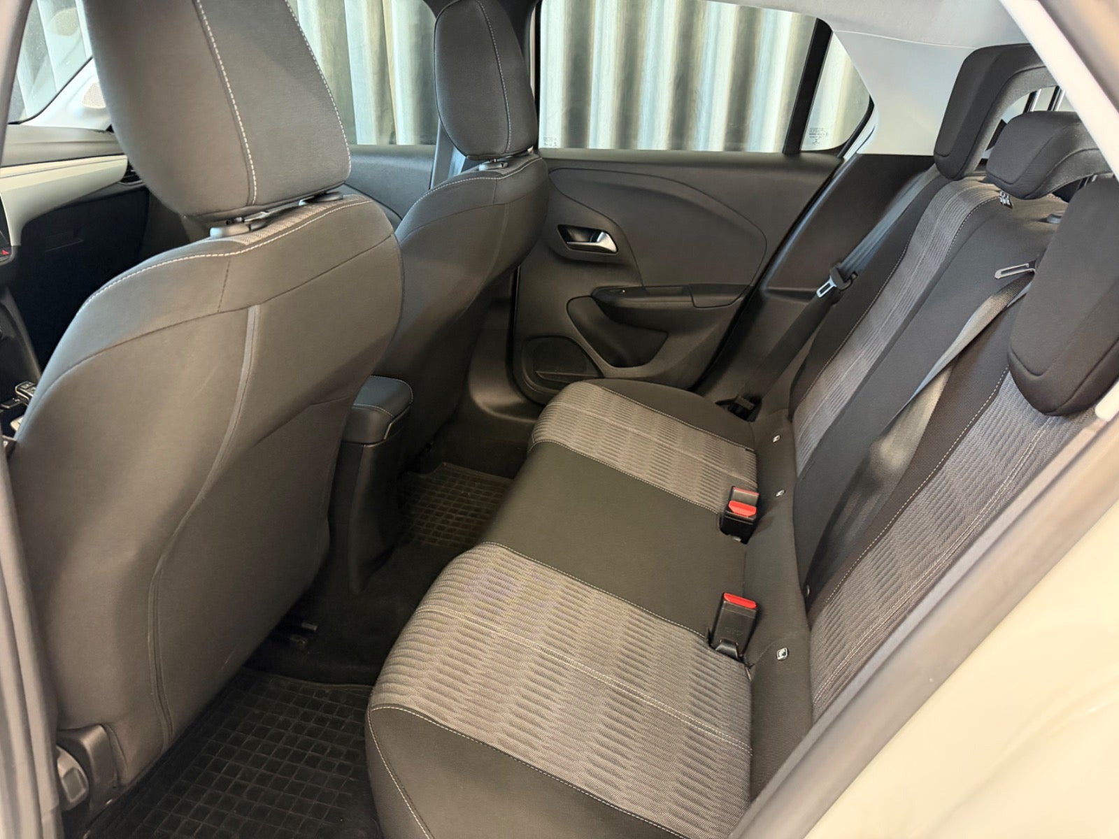 Hvid Opel Corsa-e fra 2020