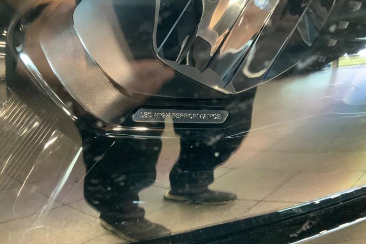 Sort Mercedes EQB250 fra 2023