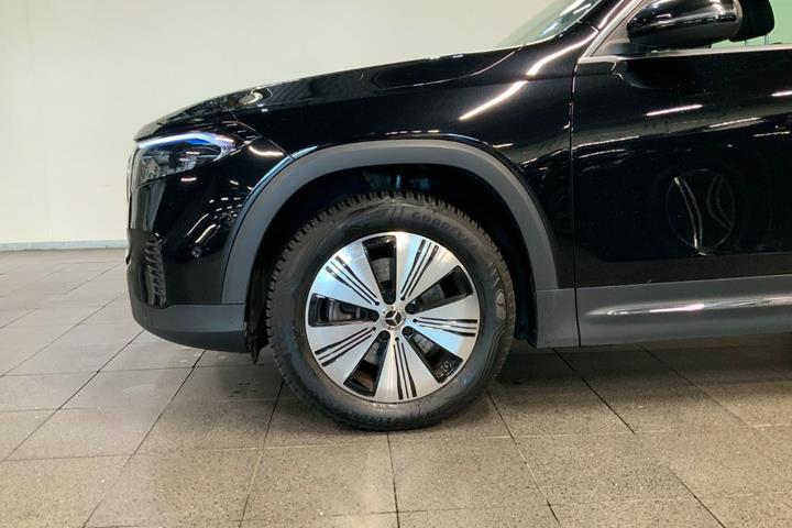 Sort Mercedes EQB250 fra 2023