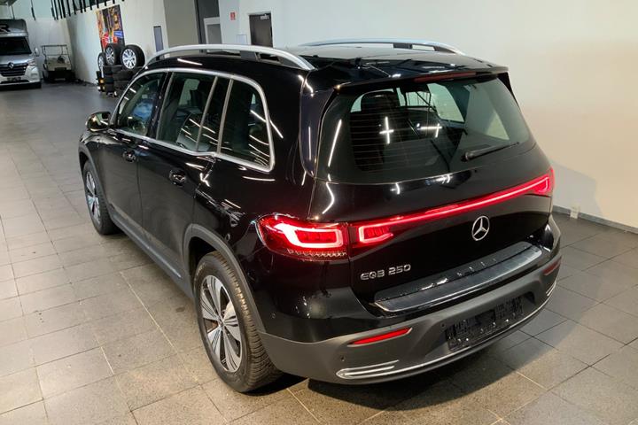Sort Mercedes EQB250 fra 2023