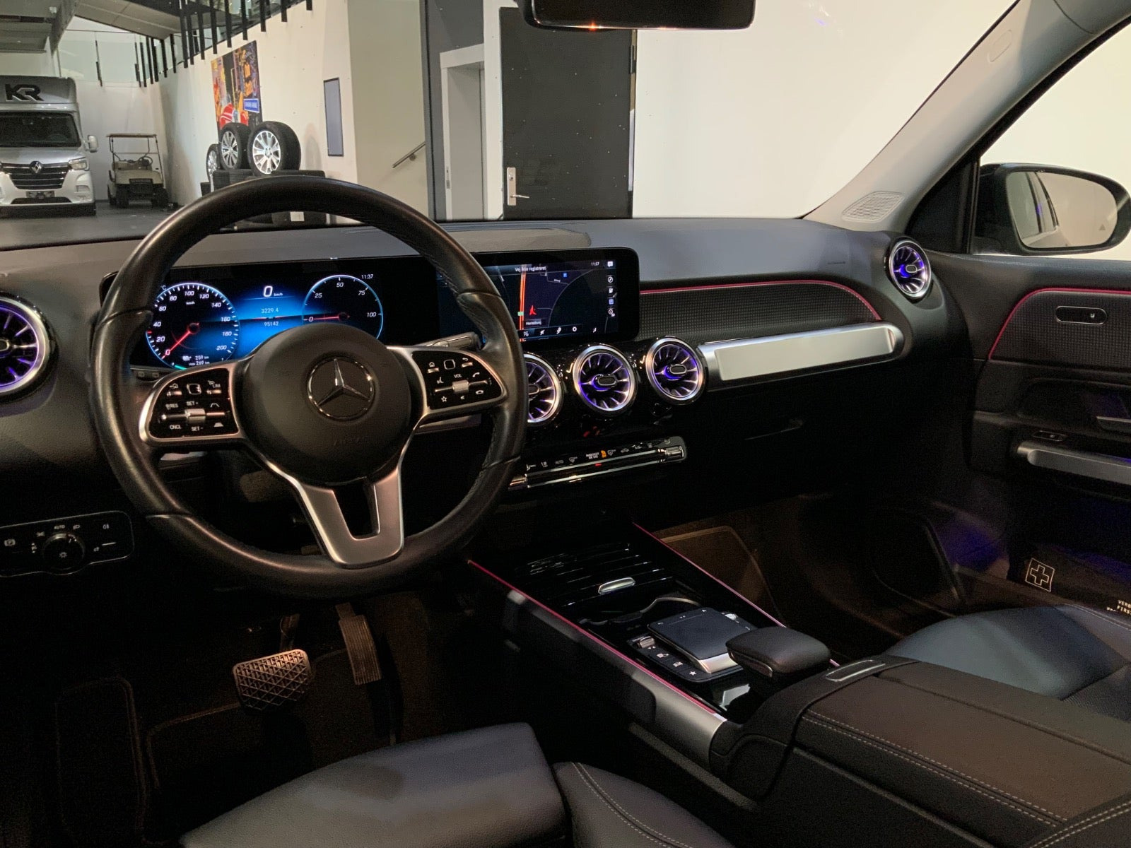 Sort Mercedes EQB250 fra 2023