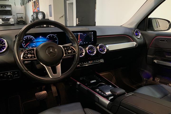 Sort Mercedes EQB250 fra 2023