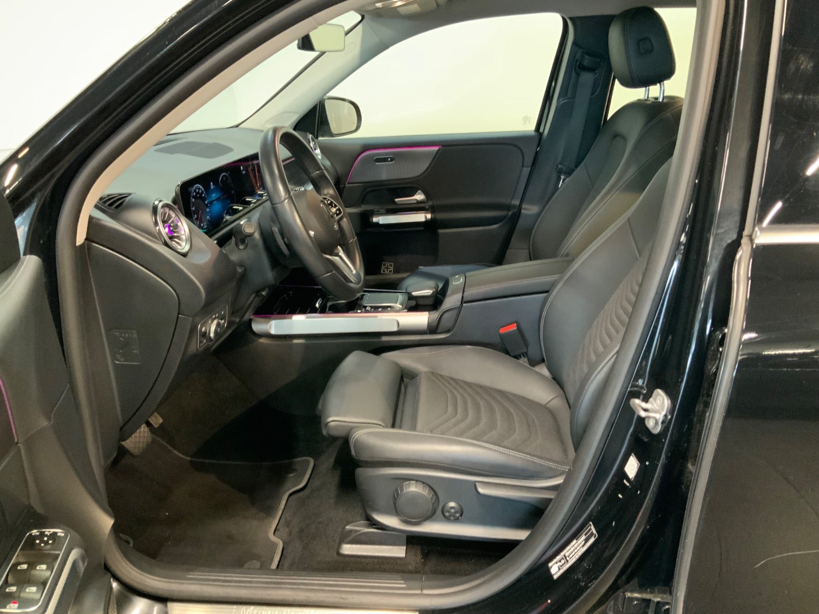 Sort Mercedes EQB250 fra 2023