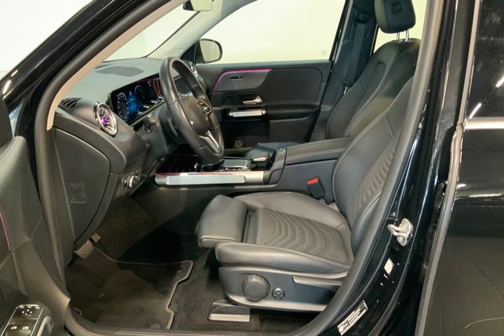 Sort Mercedes EQB250 fra 2023