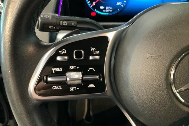 Sort Mercedes EQB250 fra 2023