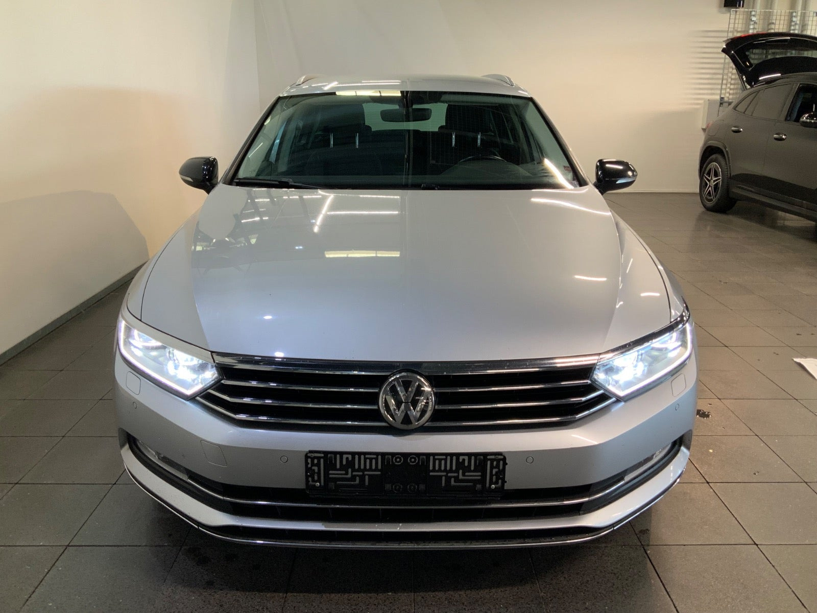 Sølv VW Passat fra 2017