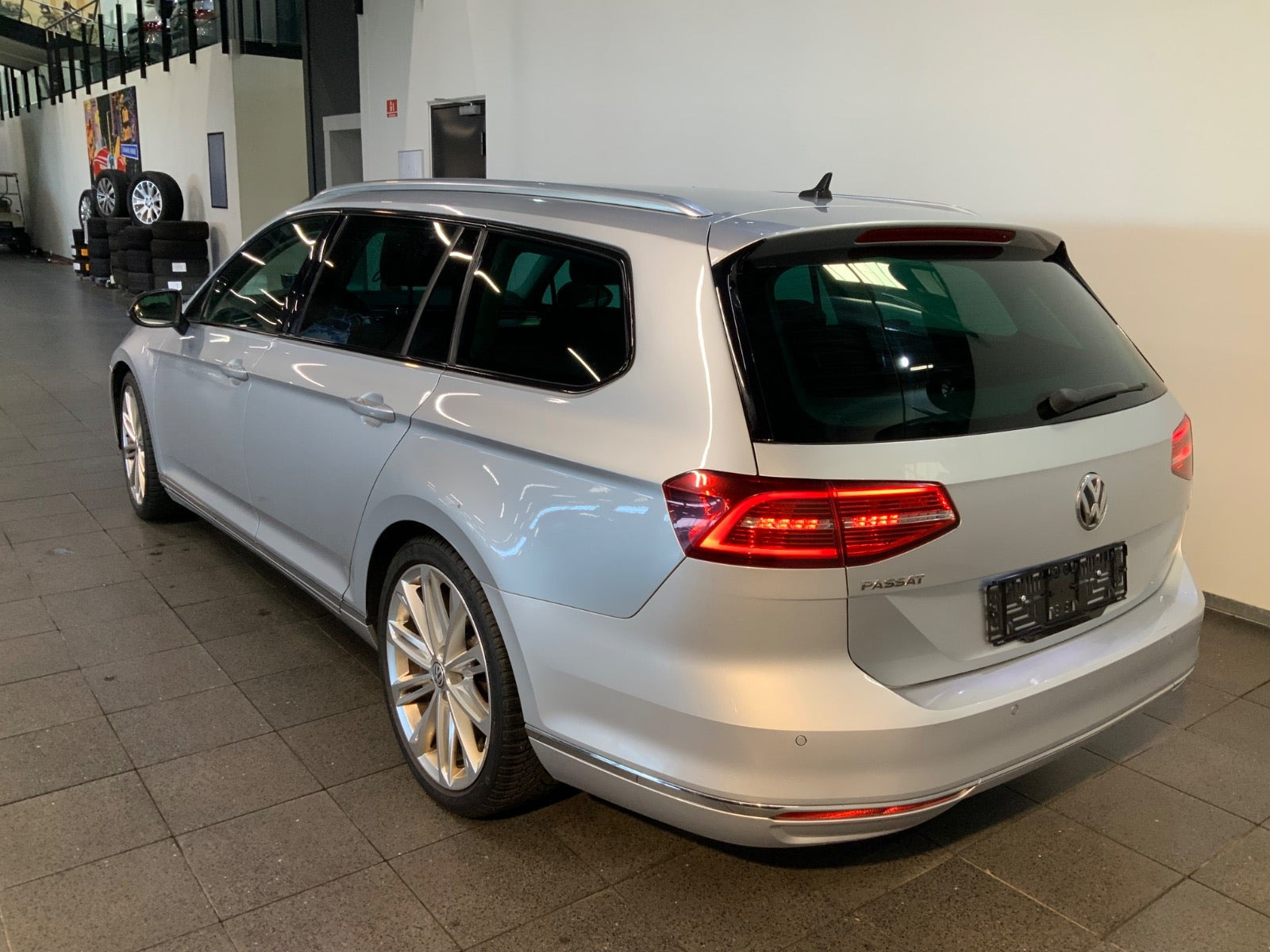 Sølv VW Passat fra 2017