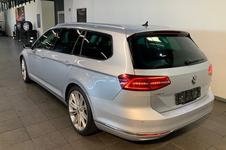 Sølv VW Passat fra 2017