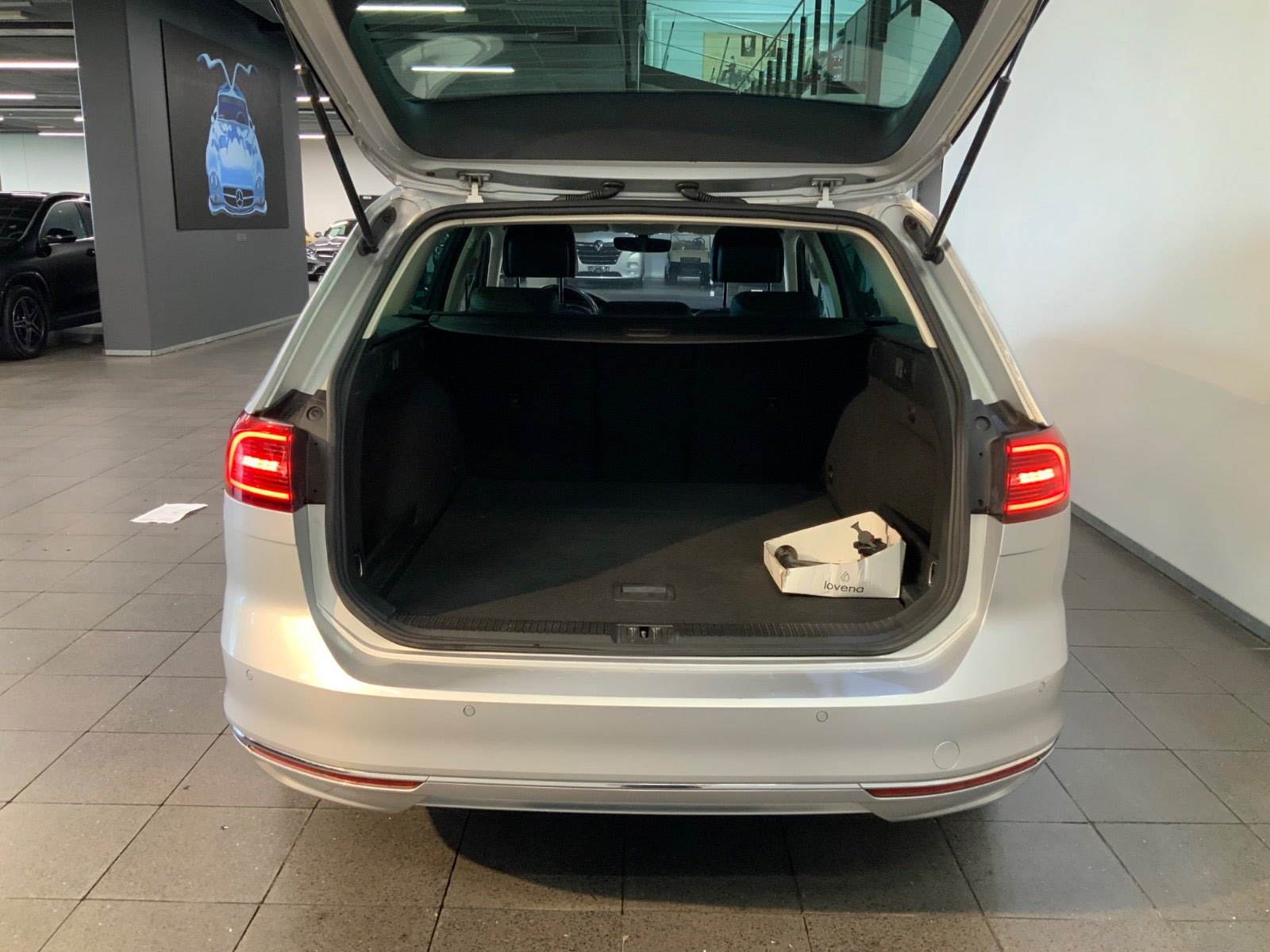 Sølv VW Passat fra 2017