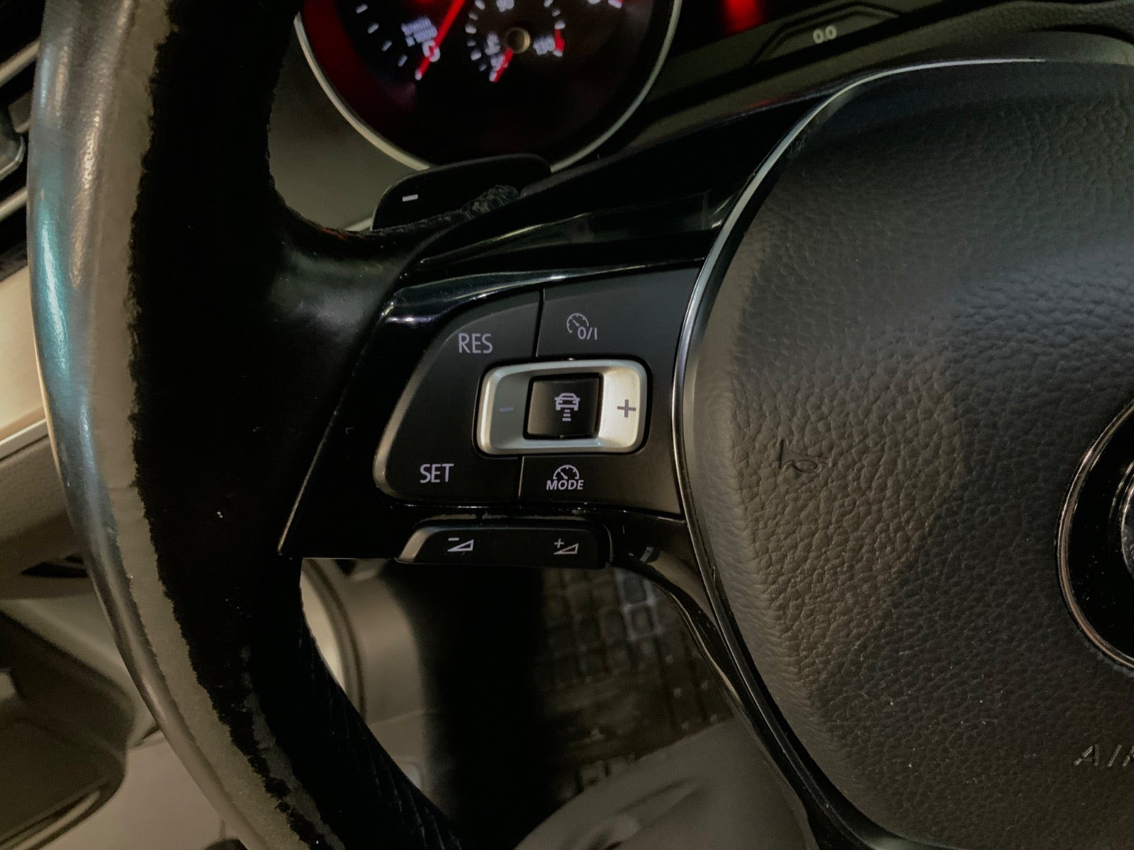Sølv VW Passat fra 2017