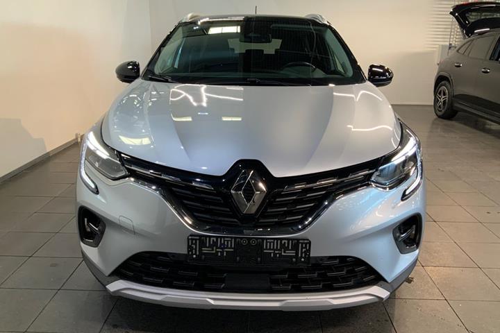 Sølv Renault Captur fra 2022