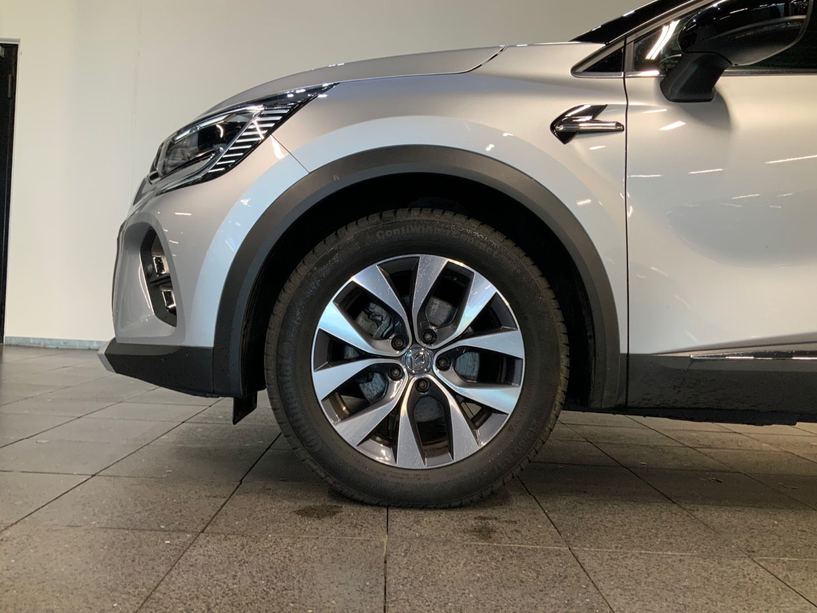 Sølv Renault Captur fra 2022