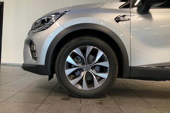 Sølv Renault Captur fra 2022