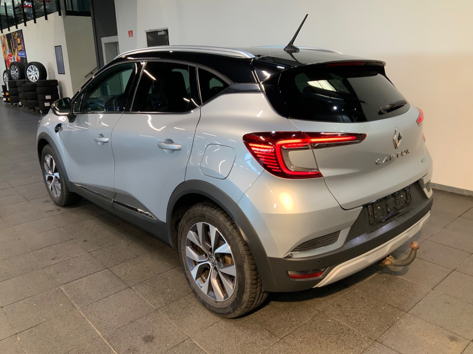 Sølv Renault Captur fra 2022