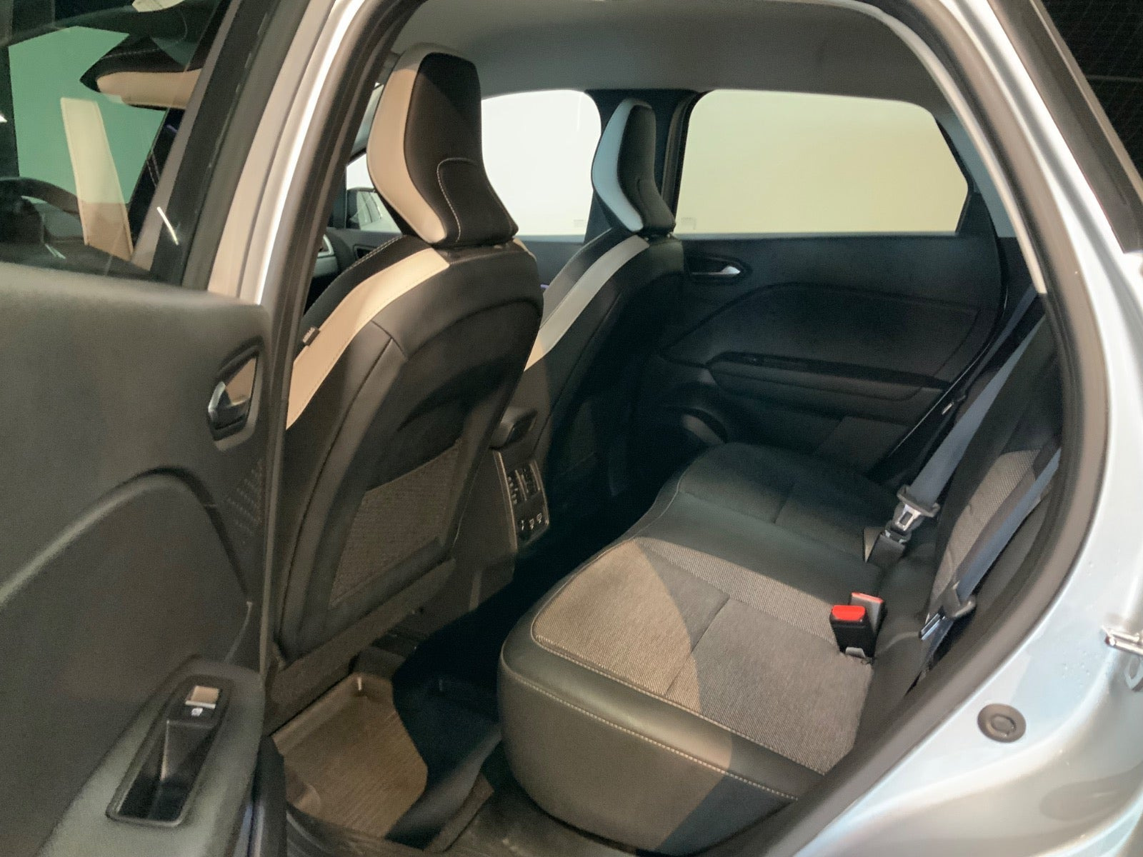 Sølv Renault Captur fra 2022