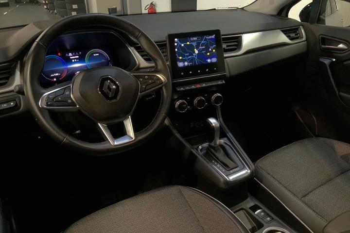 Sølv Renault Captur fra 2022