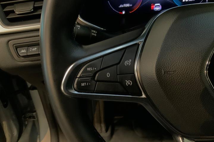 Sølv Renault Captur fra 2022