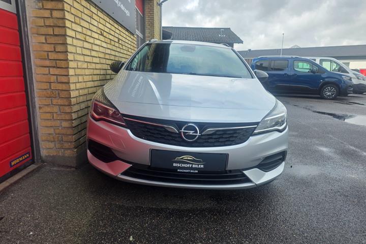 Sølv Opel Astra fra 2021