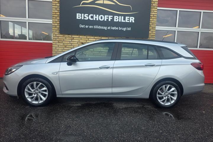 Sølv Opel Astra fra 2021