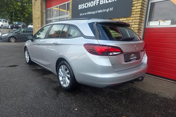 Sølv Opel Astra fra 2021