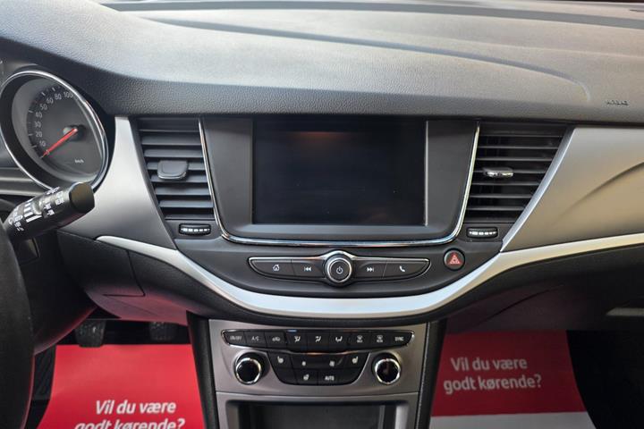 Sølv Opel Astra fra 2021