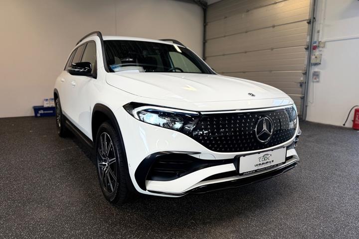 Hvid Mercedes EQB300 fra 2025