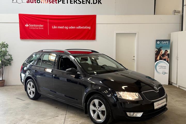 Sort Skoda Octavia fra 2017